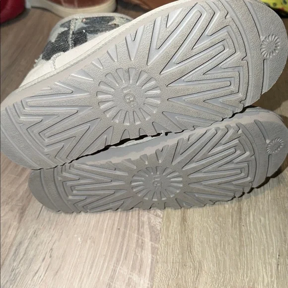 Ugg Mini Sequin Star boots size 6 - Picture 5 of 8